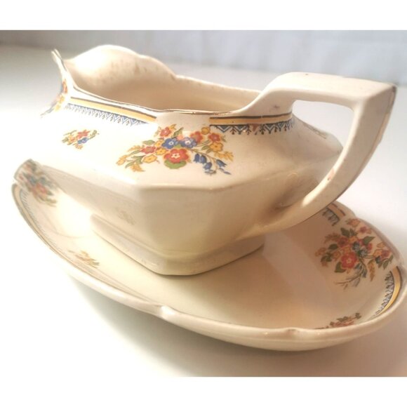 Sauce Boat and Plate Vintage Early 1930s John Maddock and Sons Ltd. Ivory Ware - Picture 1 of 10